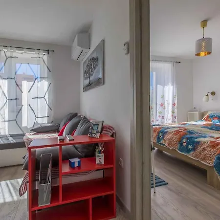 In 39433 Apartment *