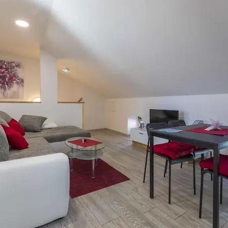 Apartment In 39433
