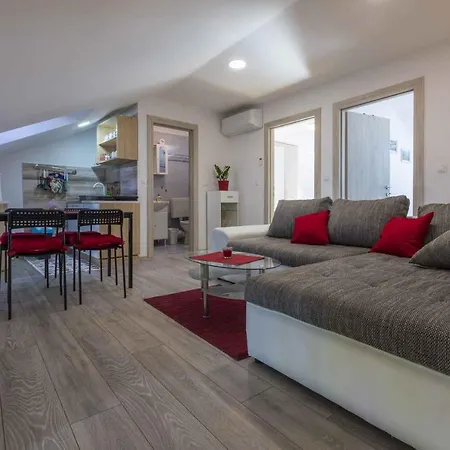 In 39433 Apartment *